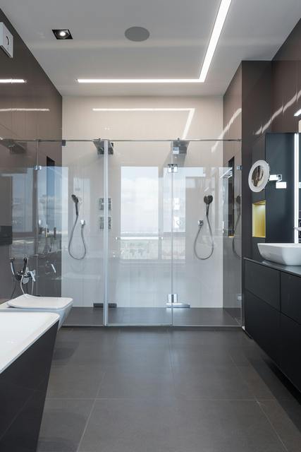 clear glass in Bathroom